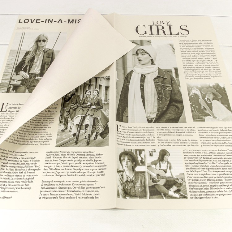 1616/434	Плёнка в листах 56,5*56,5 (20 шт.) матовая "Газета GIRLS" 65мкм Розовато-серый 1/60